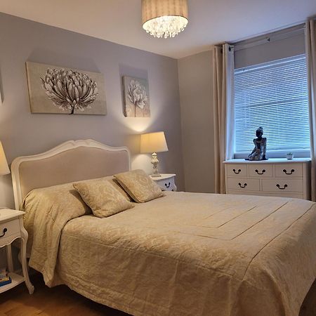 Three Bedroom Apartment By Beautiful Park Londen Buitenkant foto