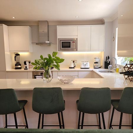 Three Bedroom Apartment By Beautiful Park Londen Buitenkant foto