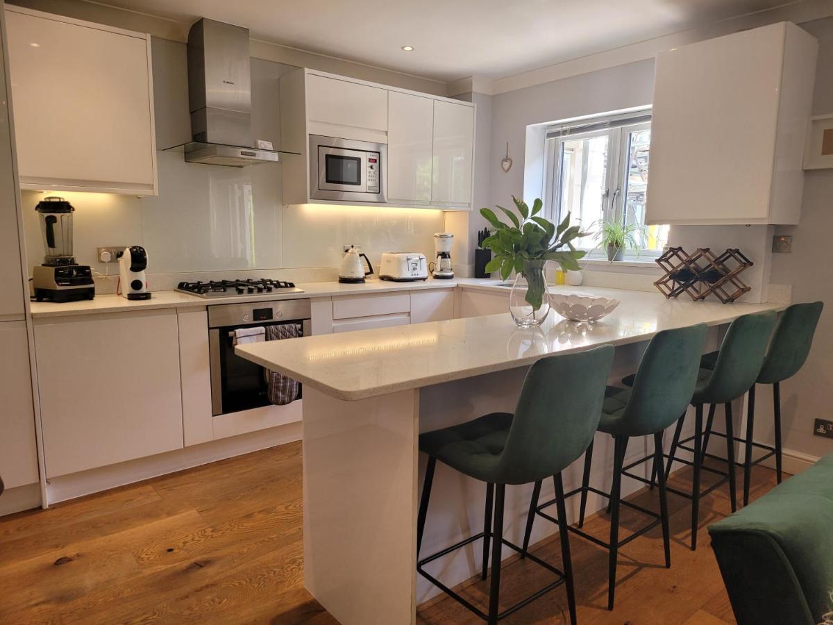 Three Bedroom Apartment By Beautiful Park Londen Buitenkant foto