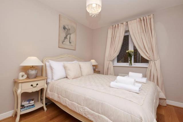 Three Bedroom Apartment By Beautiful Park Londen Buitenkant foto